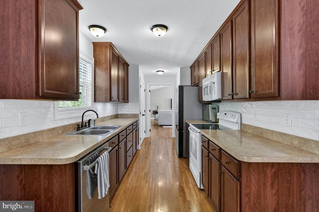 949 WILD ROSE LN, Harpers Ferry, WV 25425