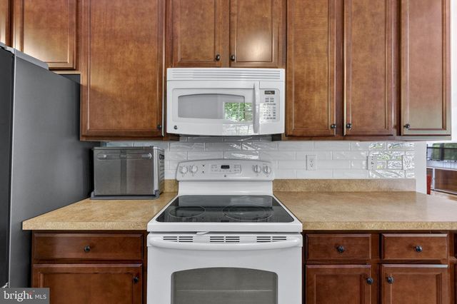 949 WILD ROSE LN, Harpers Ferry, WV 25425