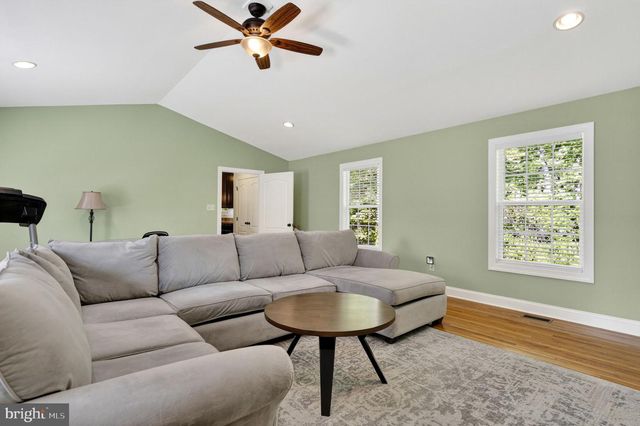 949 WILD ROSE LN, Harpers Ferry, WV 25425