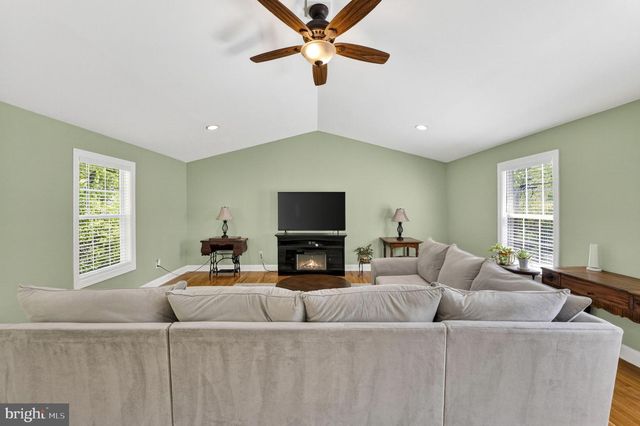 949 WILD ROSE LN, Harpers Ferry, WV 25425