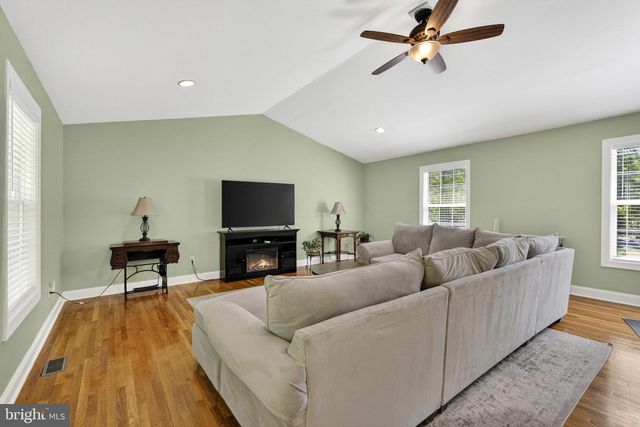 949 WILD ROSE LN, Harpers Ferry, WV 25425