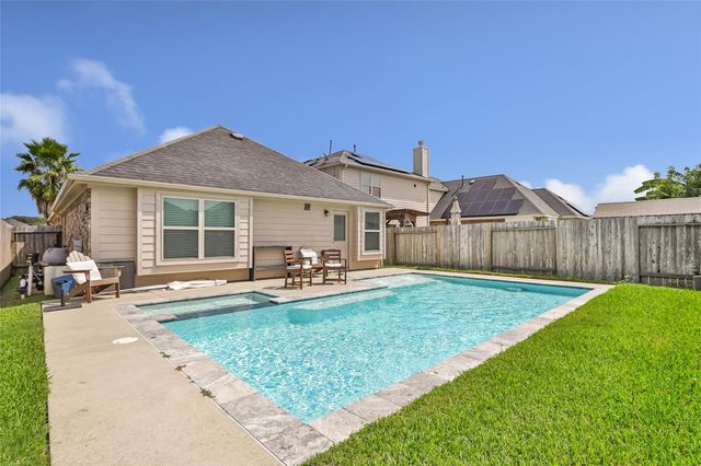 5206 Misty Lane, Bacliff, TX 77518