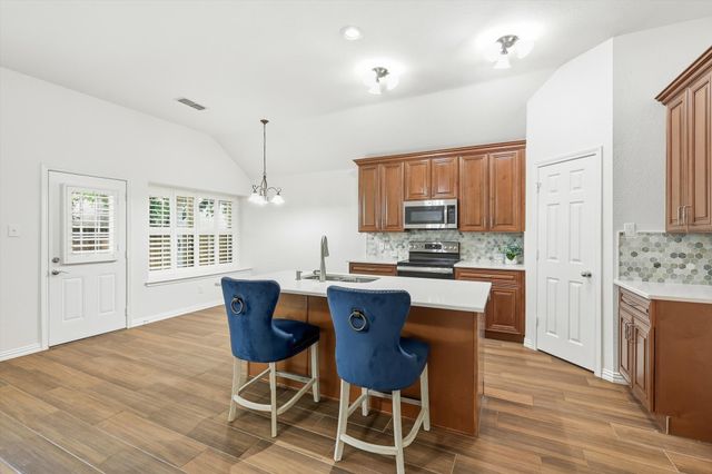 609 Darlington Trail, Fort Worth, TX 76131