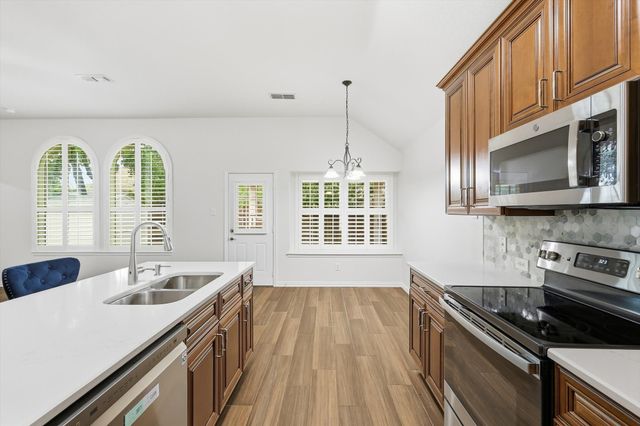 609 Darlington Trail, Fort Worth, TX 76131