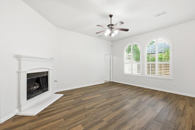 609 Darlington Trail, Fort Worth, TX 76131