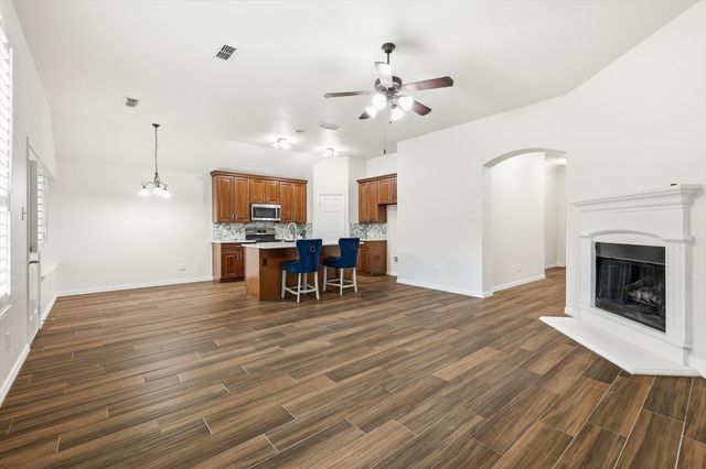 609 Darlington Trail, Fort Worth, TX 76131