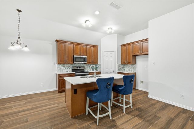 609 Darlington Trail, Fort Worth, TX 76131