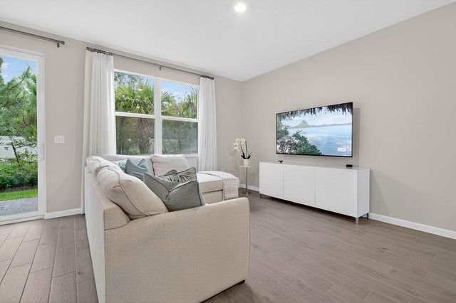 5696 SE Edgewater Circle, Stuart, FL 34997