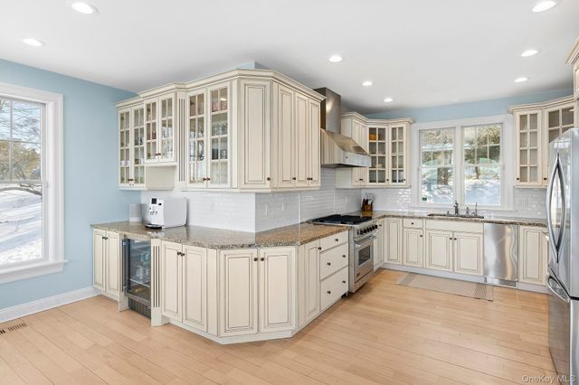 11 Bay View Drive, Hampton Bays, NY 11946