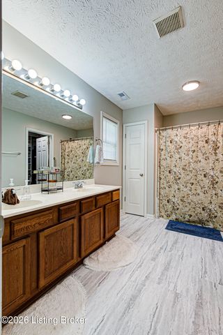8915 Eli Dr, Louisville, KY 40291