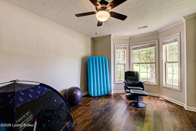 8915 Eli Dr, Louisville, KY 40291