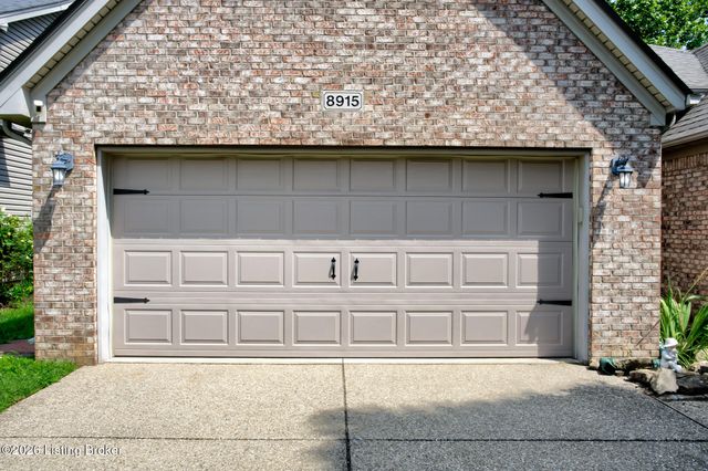 8915 Eli Dr, Louisville, KY 40291