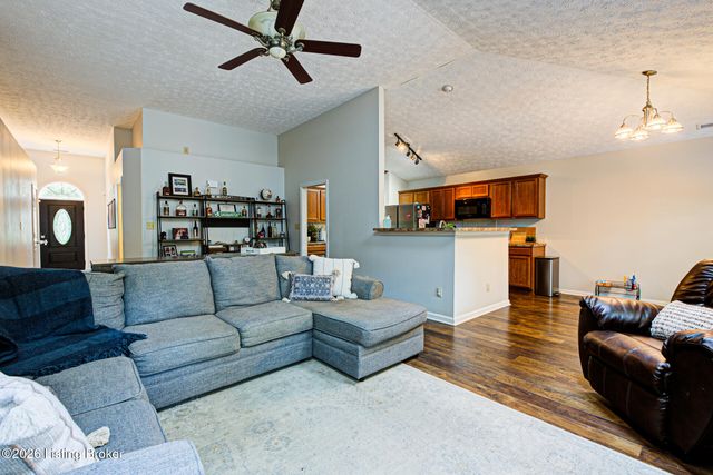 8915 Eli Dr, Louisville, KY 40291