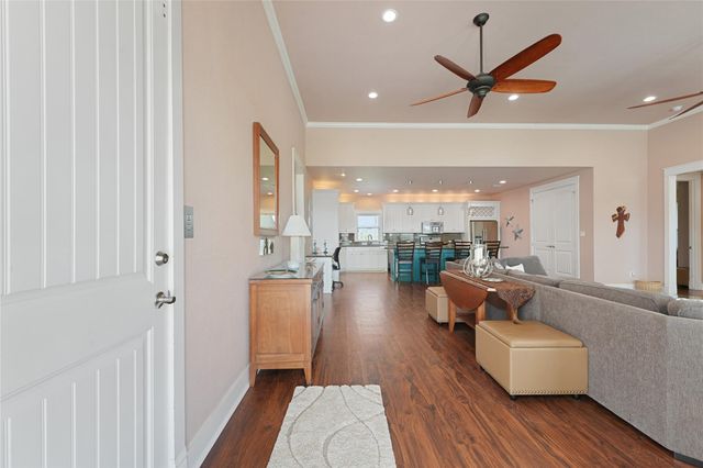 172 Ocean View Drive, Crystal Beach, TX 77650