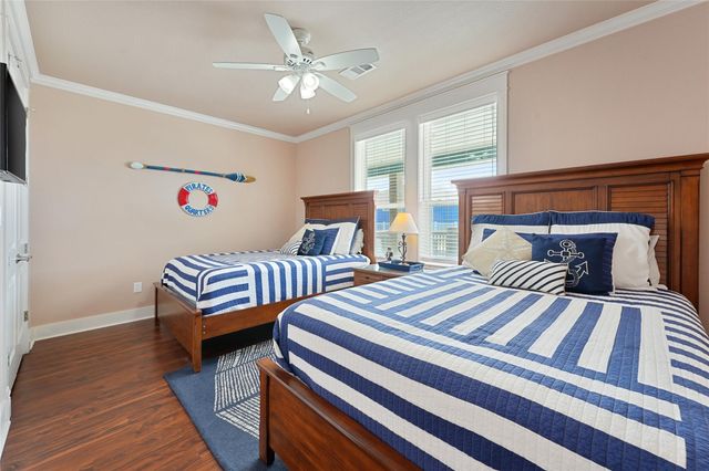 172 Ocean View Drive, Crystal Beach, TX 77650