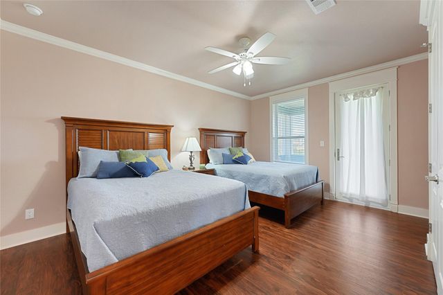 172 Ocean View Drive, Crystal Beach, TX 77650