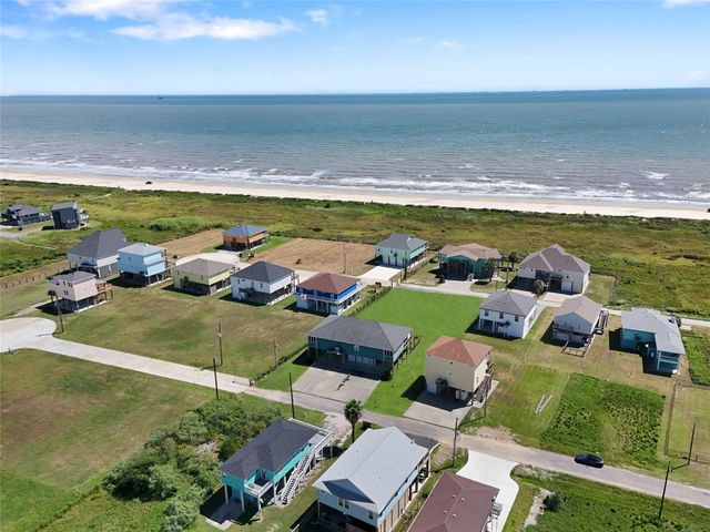 172 Ocean View Drive, Crystal Beach, TX 77650