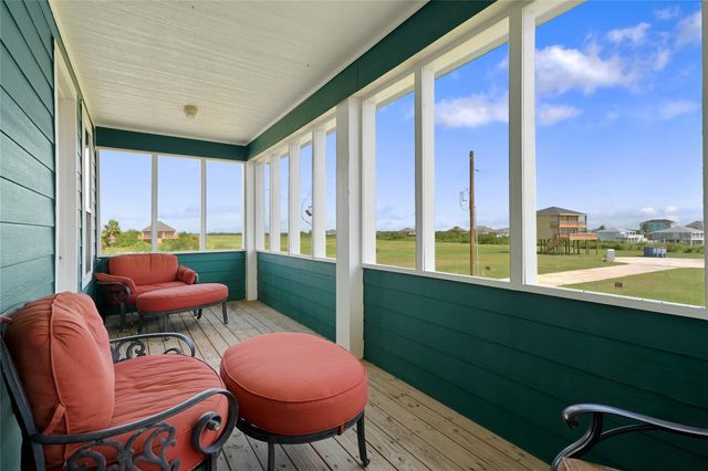 172 Ocean View Drive, Crystal Beach, TX 77650