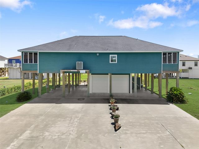 172 Ocean View Drive, Crystal Beach, TX 77650