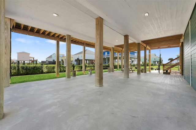 172 Ocean View Drive, Crystal Beach, TX 77650