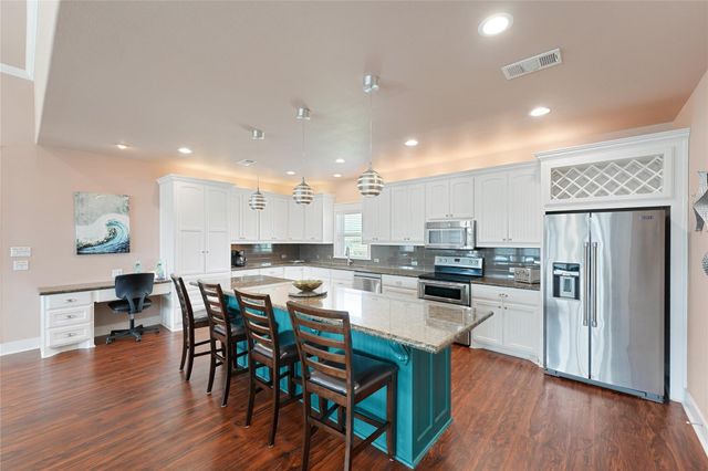 172 Ocean View Drive, Crystal Beach, TX 77650