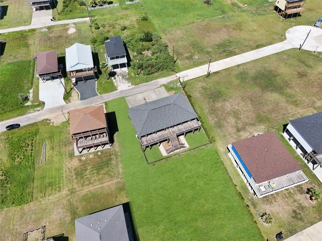 172 Ocean View Drive, Crystal Beach, TX 77650