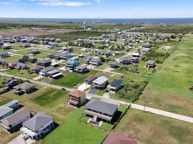 172 Ocean View Drive, Crystal Beach, TX 77650