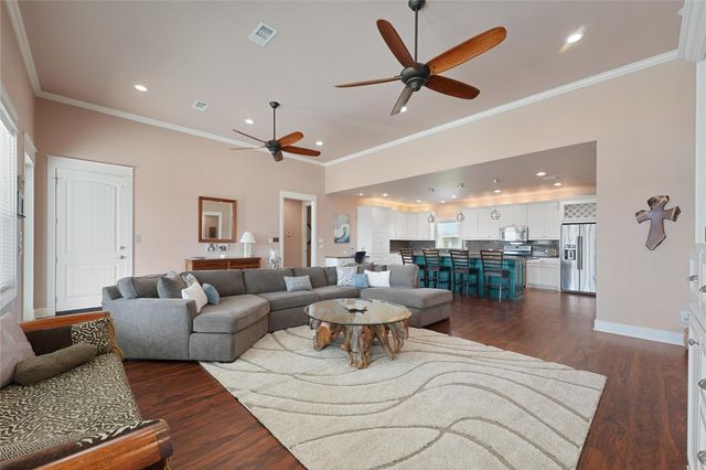 172 Ocean View Drive, Crystal Beach, TX 77650