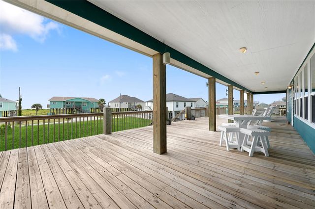 172 Ocean View Drive, Crystal Beach, TX 77650
