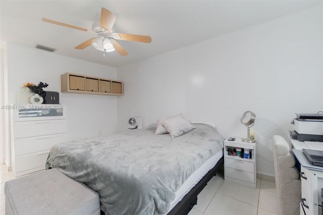 18928 NW 63rd Ct Cir, Hialeah, FL 33015