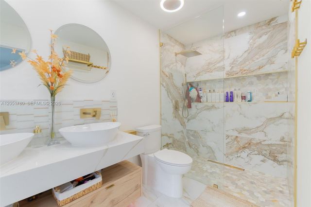 18928 NW 63rd Ct Cir, Hialeah, FL 33015