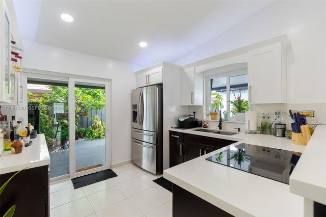 18928 NW 63rd Ct Cir, Hialeah, FL 33015
