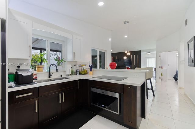 18928 NW 63rd Ct Cir, Hialeah, FL 33015