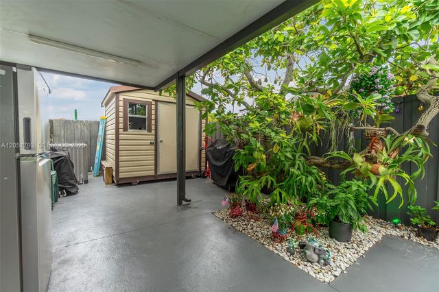 18928 NW 63rd Ct Cir, Hialeah, FL 33015