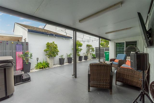 18928 NW 63rd Ct Cir, Hialeah, FL 33015
