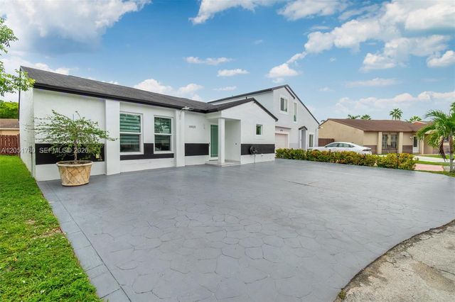 18928 NW 63rd Ct Cir, Hialeah, FL 33015