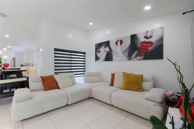 18928 NW 63rd Ct Cir, Hialeah, FL 33015