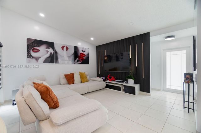 18928 NW 63rd Ct Cir, Hialeah, FL 33015