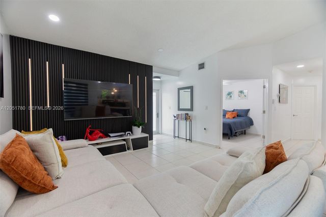 18928 NW 63rd Ct Cir, Hialeah, FL 33015