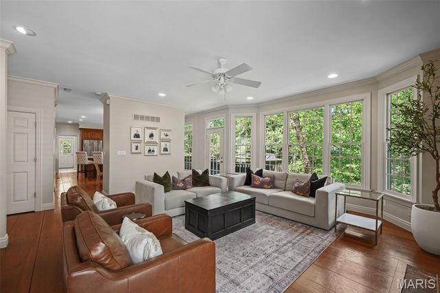 7 Flynn Forest Lane, Glendale, MO 63122