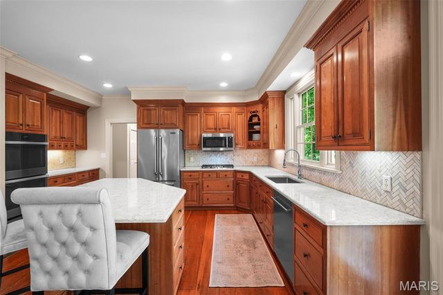 7 Flynn Forest Lane, Glendale, MO 63122