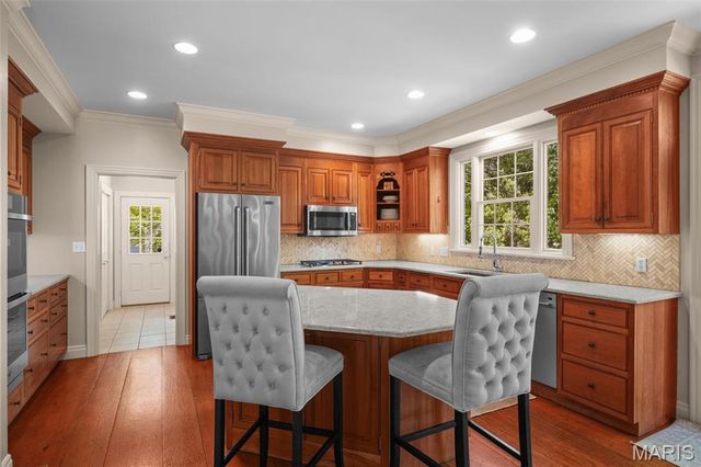 7 Flynn Forest Lane, Glendale, MO 63122