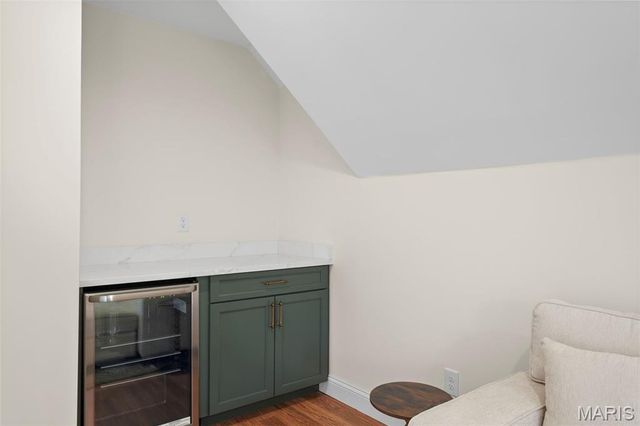 7 Flynn Forest Lane, Glendale, MO 63122