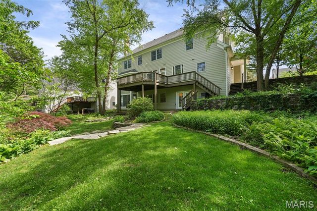 7 Flynn Forest Lane, Glendale, MO 63122
