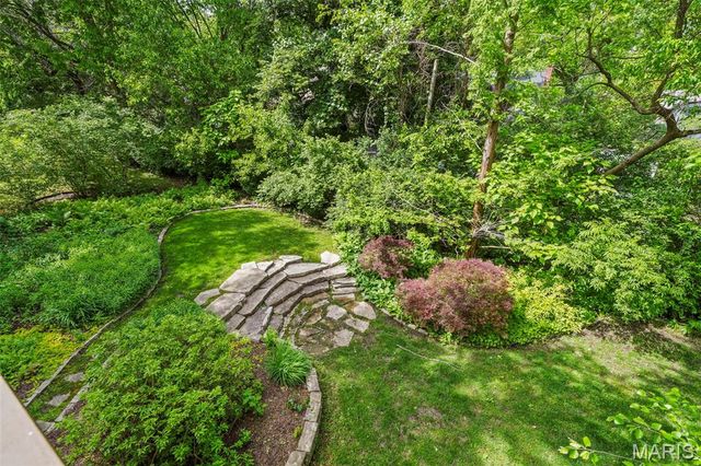 7 Flynn Forest Lane, Glendale, MO 63122