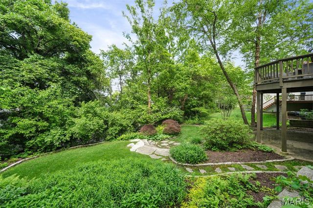 7 Flynn Forest Lane, Glendale, MO 63122