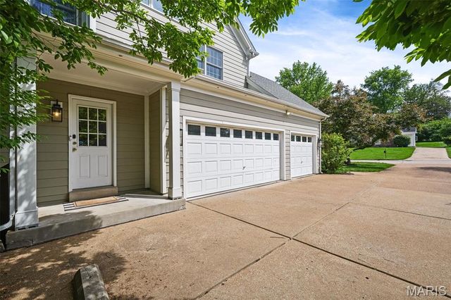 7 Flynn Forest Lane, Glendale, MO 63122
