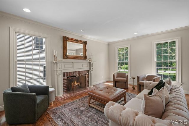 7 Flynn Forest Lane, Glendale, MO 63122
