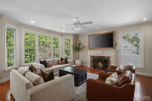 7 Flynn Forest Lane, Glendale, MO 63122