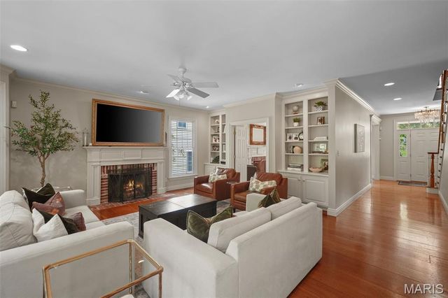 7 Flynn Forest Lane, Glendale, MO 63122